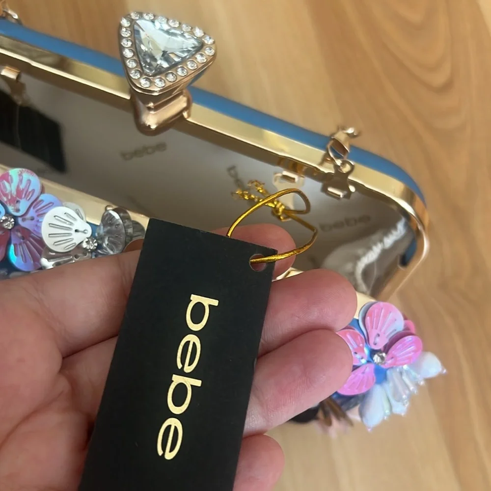 COPY - Bebe Sequenced Daisy Clutch - Picture 14 of 17